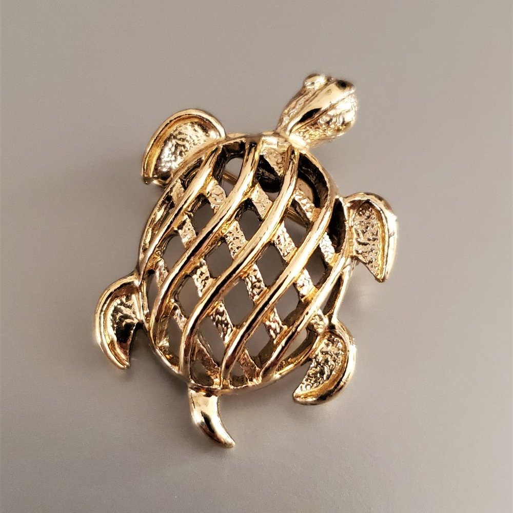 Vtg Gerry's Sea Turtle Signed Brooch Gold Lattice